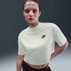 Nike Women's Crop Top